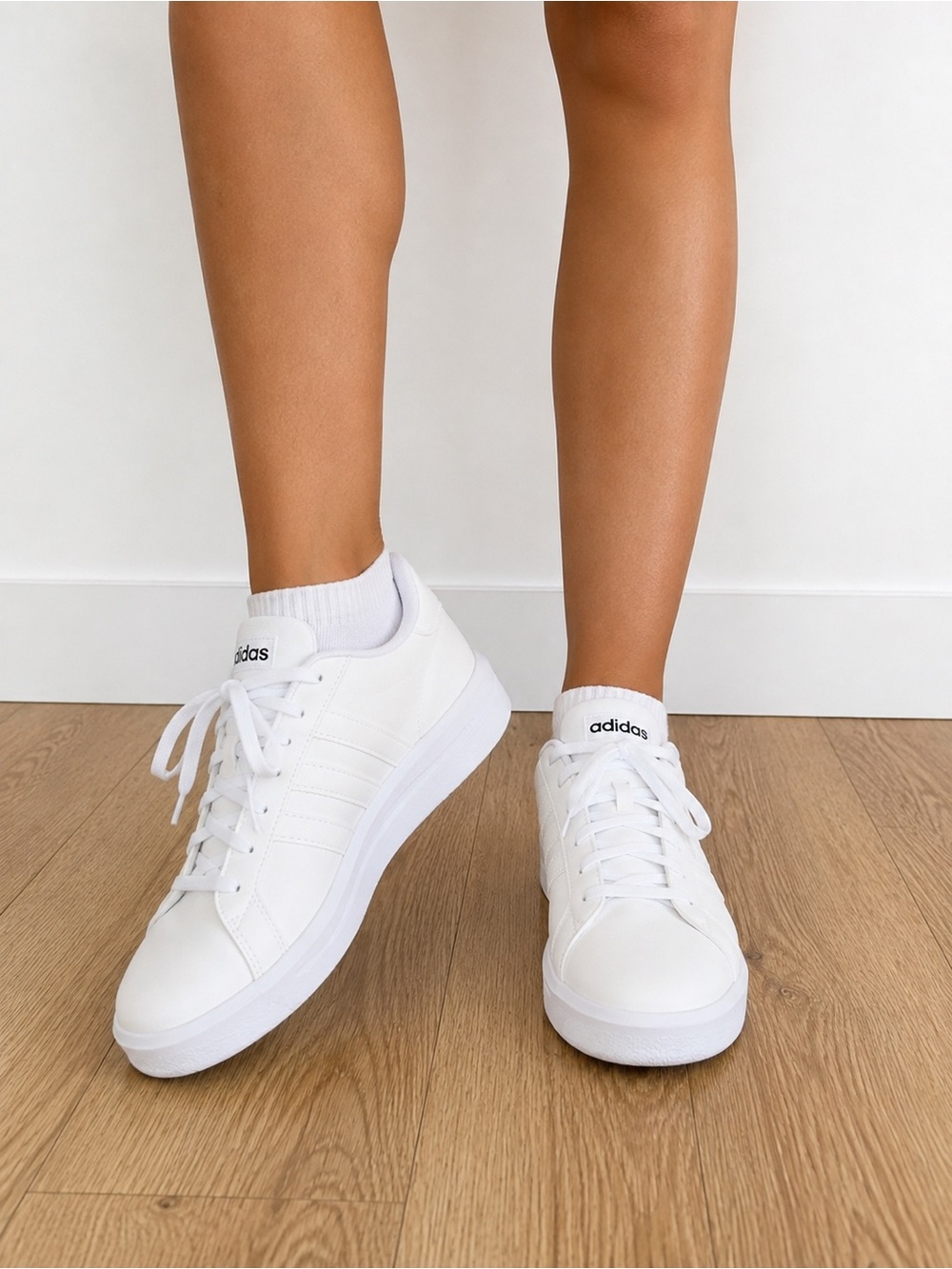 adidas grand court 2.0 White Low-Top Leather Sneakers woman size 10 shoes